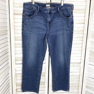 Levi’s Boyfriend Jeans. Medium Wash. Sz 18W